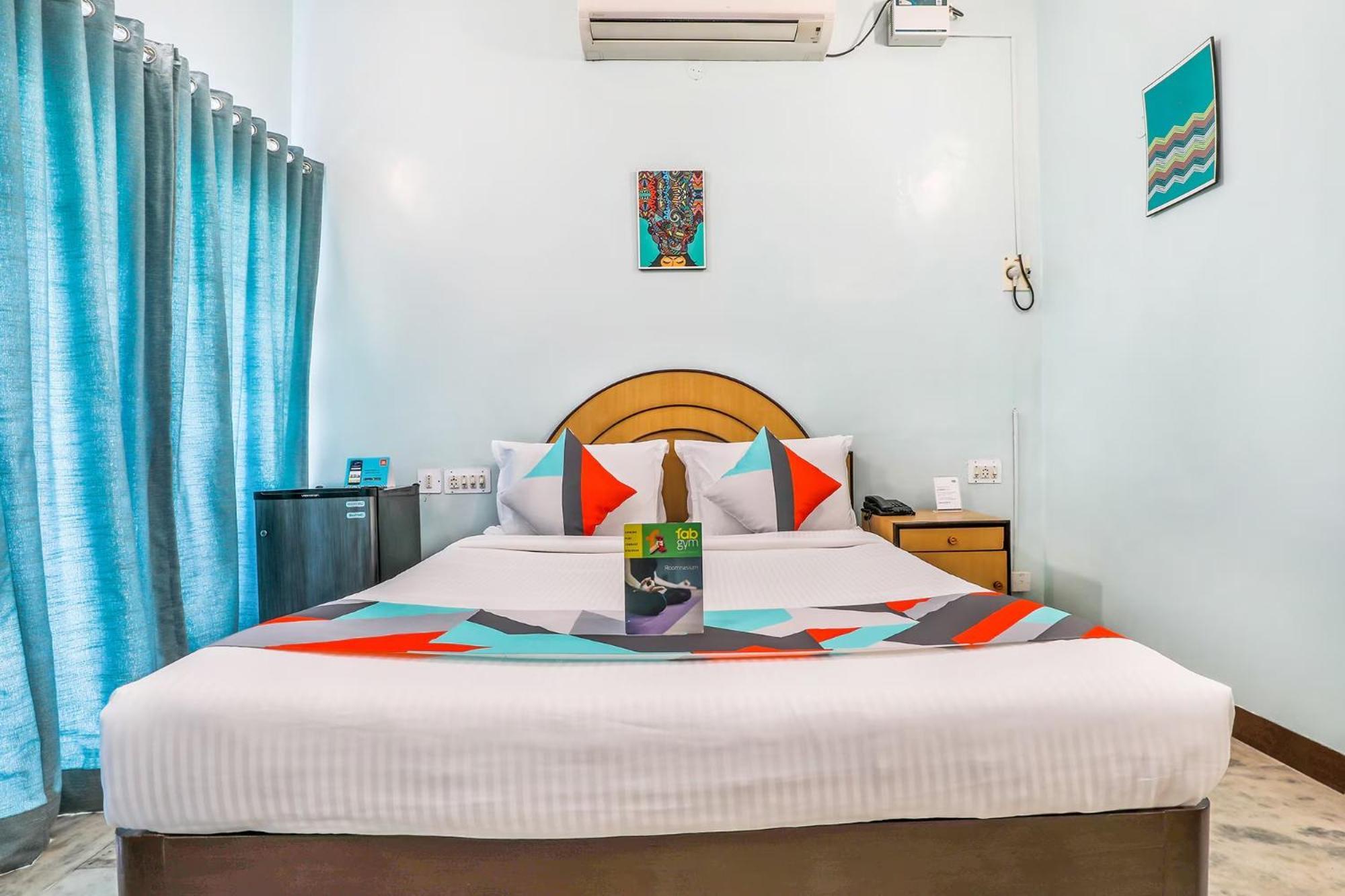Fabexpress Santhi Inn - 500 Meters From Promenade Beach Пондичерри Экстерьер фото