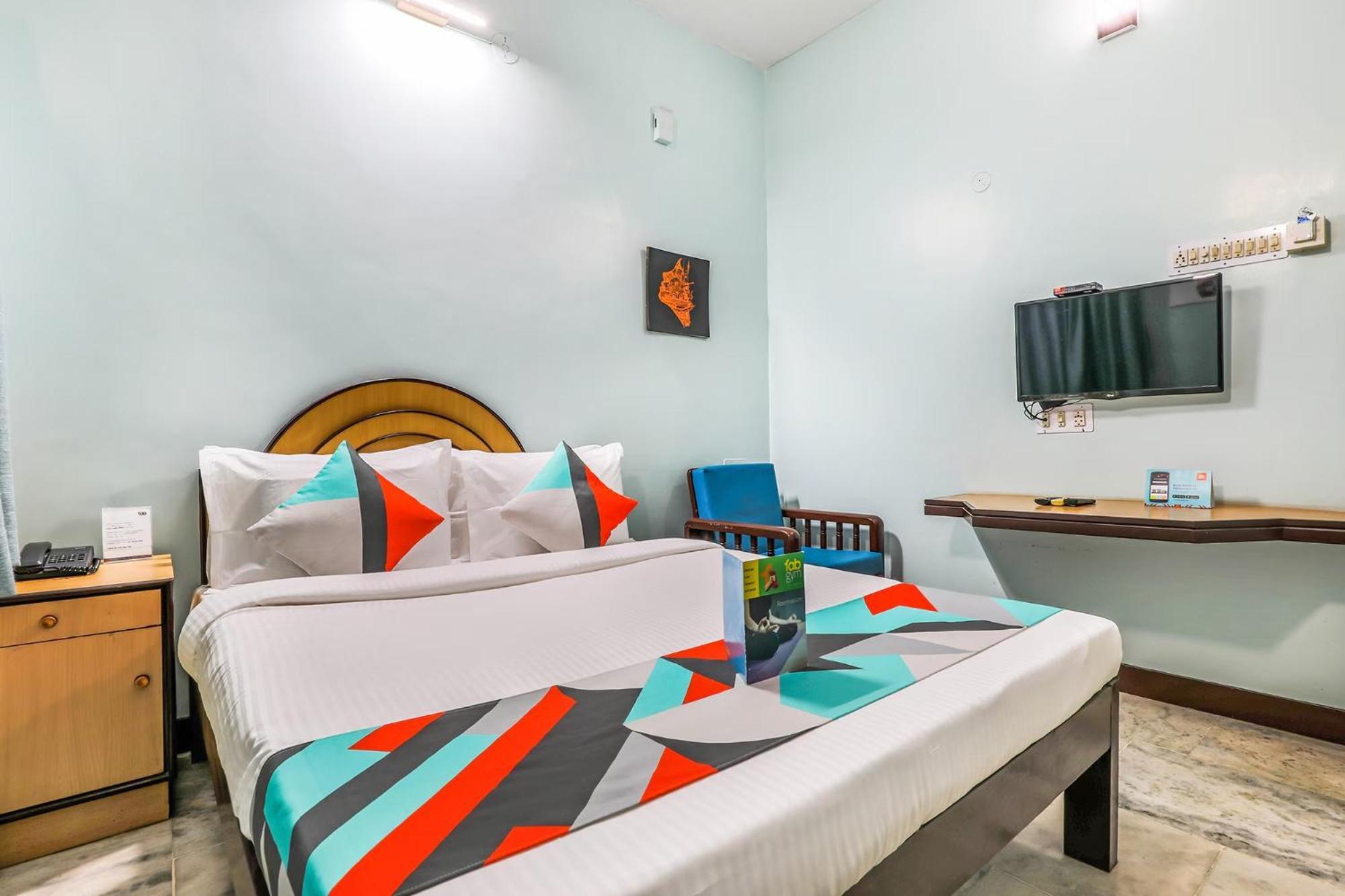 Fabexpress Santhi Inn - 500 Meters From Promenade Beach Пондичерри Экстерьер фото