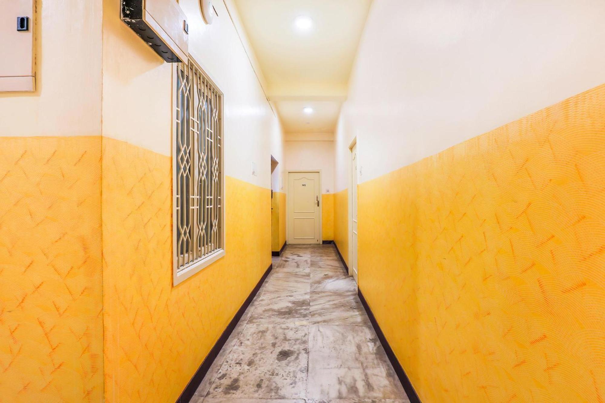 Fabexpress Santhi Inn - 500 Meters From Promenade Beach Пондичерри Экстерьер фото