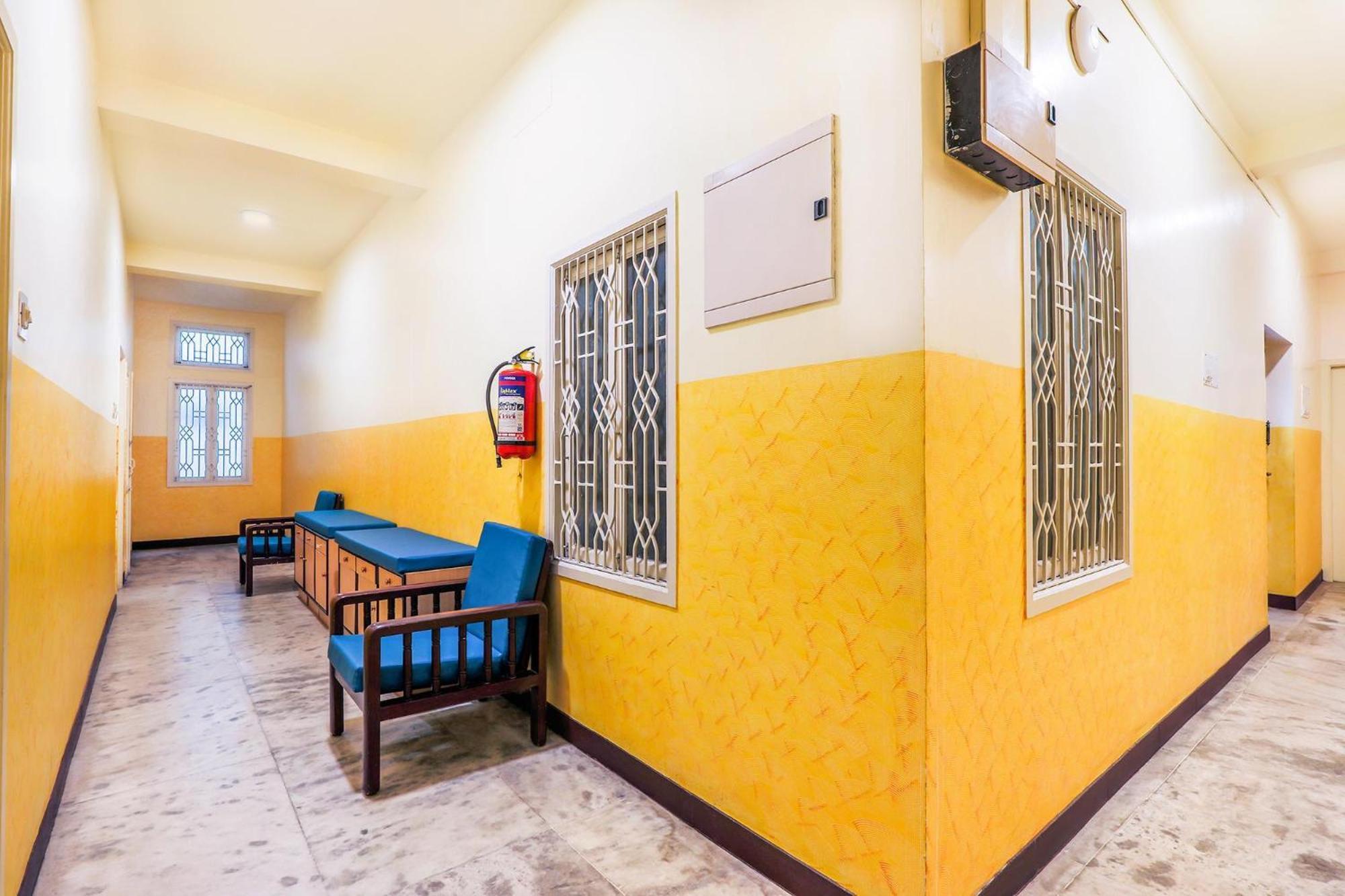 Fabexpress Santhi Inn - 500 Meters From Promenade Beach Пондичерри Экстерьер фото